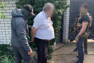 1 000 доларів за кілограм: на Одещині затримали чоловіка, який хотів продати 70 кілограмів ртуті 1 000 доларів за кілограм: на Одещині затримали чоловіка, який хотів продати 70 кілограмів ртуті