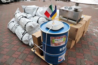 Гуманітарний вантаж для Києва від благодійників з Італії Гуманітарний вантаж для Києва від благодійників з Італії