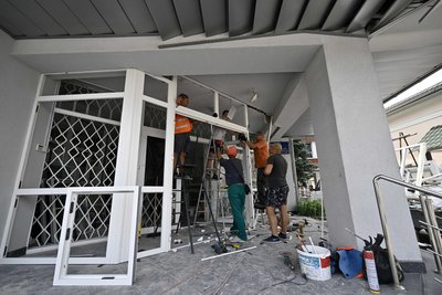 Робітники ремонтують будівлю міського суду в Охтирці