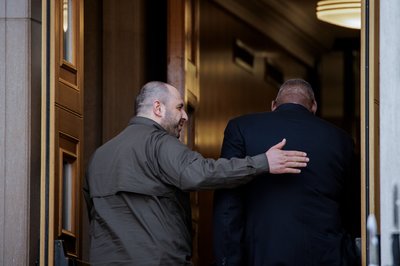 Міністр оборони України Рустем Умєров та міністр оборони США Ллойд Остін заходять до Пентагону Міністр оборони України Рустем Умєров та міністр оборони США Ллойд Остін заходять до Пентагону
