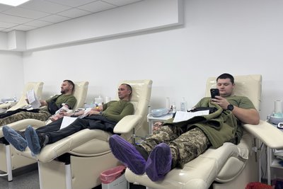 Прикордонники здають кров у Харкові Прикордонники здають кров у Харкові