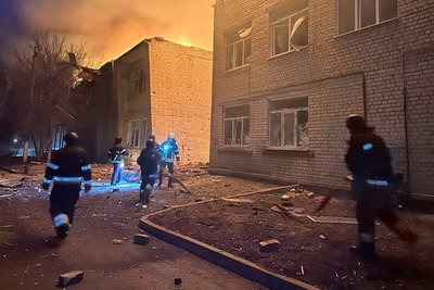 Лікарня в Золочеві після влучання російських безпілотників, Харківська область Лікарня в Золочеві після влучання російських безпілотників, Харківська область