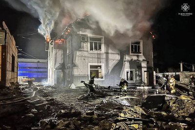 Атака дронів на Київщину: виникла пожежа на території підприємства від уламків