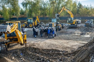 Заступник Генсекретаря ООН Хаолян Сюй проінспектував відновлену багатоповерхівку у Гостомелі Заступник Генсекретаря ООН Хаолян Сюй проінспектував відновлену багатоповерхівку у Гостомелі