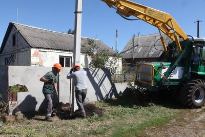 Енергетики заживлюють село Руські Тишки, Харківський район, Харківська область, серпень 2023 року. Фото: "Харківобленерго”/Facebook Енергетики заживлюють село Руські Тишки, Харківський район, Харківська область, серпень 2023 року. Фото: "Харківобленерго”/Facebook