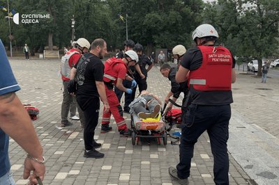 РФ атакувала Одесу: пошкоджено житловий будинок, є постраждалі РФ атакувала Одесу: пошкоджено житловий будинок, є постраждалі