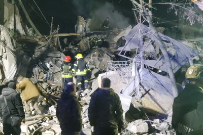 Обстріл Краматорська: окупанти вдарили по житловому будинку. Є поранені та загиблі Обстріл Краматорська: окупанти вдарили по житловому будинку. Є поранені та загиблі
