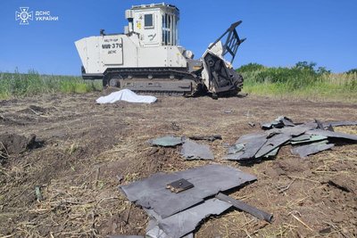осійський безпілотник вдарив по саперах, які розміновували Харківську область осійський безпілотник вдарив по саперах, які розміновували Харківську область