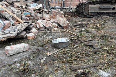 РФ вночі масовано атакувала Суми: влучання у будинок, є травмовані РФ вночі масовано атакувала Суми: влучання у будинок, є травмовані