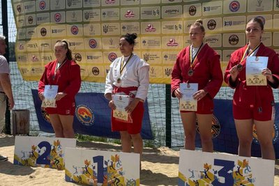 Самбістки Сумщини з медалями чемпіонату України Самбістки Сумщини з медалями чемпіонату України