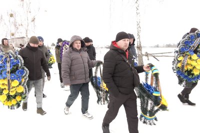Понад 2 роки вважали зниклим безвісти — на Житомирщині попрощалися з полеглим воїном Олександром Бісиком Понад 2 роки вважали зниклим безвісти — на Житомирщині попрощалися з полеглим воїном Олександром Бісиком