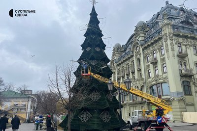 В Одесі демонтують центральну ялинку