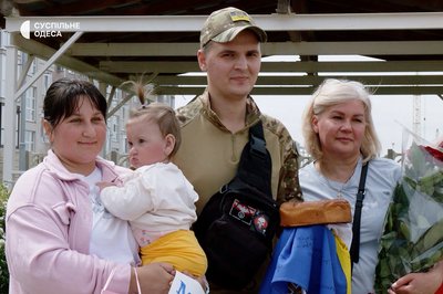 Повернувся живим з полону: на Одещині зустріли військовослужбовця Ігоря Собка Повернувся живим з полону: на Одещині зустріли військовослужбовця Ігоря Собка