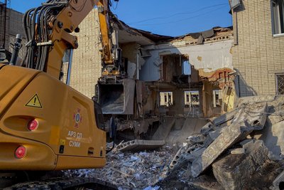 Російські військові обстріляли 15 громад Сумщини: щонайменше в трьох є пошкодження та поранені Російські військові обстріляли 15 громад Сумщини: щонайменше в трьох є пошкодження та поранені