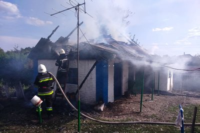 На Вінниччині рятувальники за добу гасили тридцять чотири пожежі На Вінниччині рятувальники за добу гасили тридцять чотири пожежі