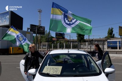 "Чекаємо на них два роки": рідні військовополонених Маріупольського гарнізону влаштували в Одесі автопробіг "Чекаємо на них два роки": рідні військовополонених Маріупольського гарнізону влаштували в Одесі автопробіг
