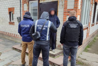 На Житомирщині чернігівця підозрюють у причетності до незаконної міграції чоловіків через Держкордон — Нацполіція На Житомирщині чернігівця підозрюють у причетності до незаконної міграції чоловіків через Держкордон — Нацполіція