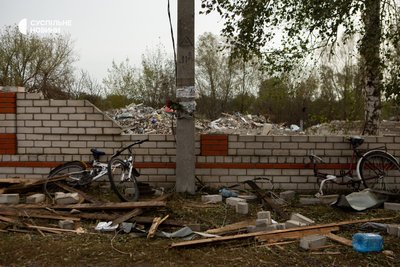 Руїни, які залишились від кафе і магазину у Грозі через обстріл