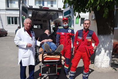 "Ми сказали, що їх вивезли, а насправді пацієнти знаходились тут". Херсонські лікарі розповіли, як працювали в окупації "Ми сказали, що їх вивезли, а насправді пацієнти знаходились тут". Херсонські лікарі розповіли, як працювали в окупації