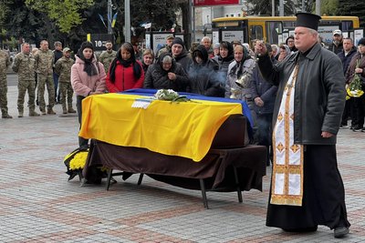 Із 38-річним військовим Володимиром Зимою попрощались у Рівному Із 38-річним військовим Володимиром Зимою попрощались у Рівному
