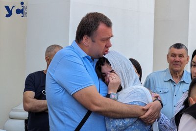 В Одесі попрощались з 4-річною Златою, яка померла у лікарні внаслідок обстрілу РФ 29 квітня В Одесі попрощались з 4-річною Златою, яка померла у лікарні внаслідок обстрілу РФ 29 квітня