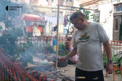 "Атмосфера одеського дворика передана на 136 відсотків": як відбувається застілля у дворику Одеси "Атмосфера одеського дворика передана на 136 відсотків": як відбувається застілля у дворику Одеси