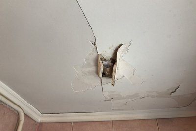 Пошкоджені будинки, цивільна та військова інфраструктура в Миколаєві: що розповіли очевидці обстрілу Пошкоджені будинки, цивільна та військова інфраструктура в Миколаєві: що розповіли очевидці обстрілу