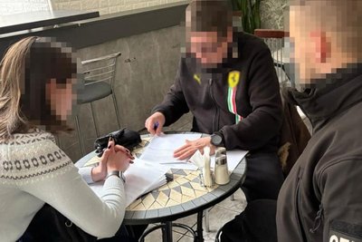 В Житомирі трьох чоловіків підозрюють у незаконному заволодінні складськими приміщеннями на понад 5,6 мільйона гривень В Житомирі трьох чоловіків підозрюють у незаконному заволодінні складськими приміщеннями на понад 5,6 мільйона гривень
