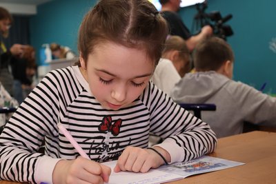 У Харкові написали радіодиктант пса Патрона про мінну небезпеку У Харкові написали радіодиктант пса Патрона про мінну небезпеку