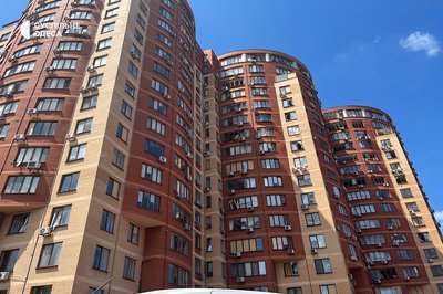 Пошкоджений будинок в Одесі Пошкоджений будинок в Одесі