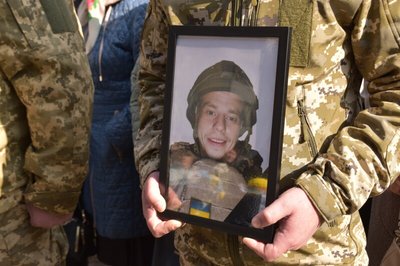 У Луцьку попрощалися з 29-річним військовослужбовцем Максимом Кузнєцовим У Луцьку попрощалися з 29-річним військовослужбовцем Максимом Кузнєцовим