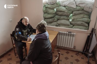 Постійні обстріли, розтрощені будинки та міни: як працює поліція на деокупованій Херсонщині Постійні обстріли, розтрощені будинки та міни: як працює поліція на деокупованій Херсонщині