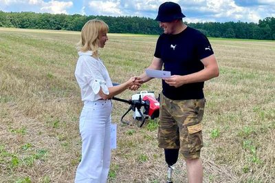 Ветеранів та безробітних на Рівненщині вчили керувати агродроном Ветеранів та безробітних на Рівненщині вчили керувати агродроном