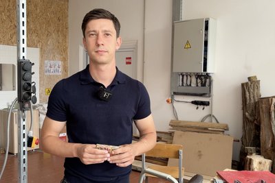 На Волині молодь виготовляє меблі з переробленого пластику На Волині молодь виготовляє меблі з переробленого пластику