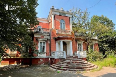 "Ніколи не була об’єктом культурної спадщини": в Одесі знесли частину історичної будівлі дачі Мандражі "Ніколи не була об’єктом культурної спадщини": в Одесі знесли частину історичної будівлі дачі Мандражі