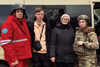 Евакуація жінки та її 17-річного онука з Куп'янського району Евакуація жінки та її 17-річного онука з Куп'янського району