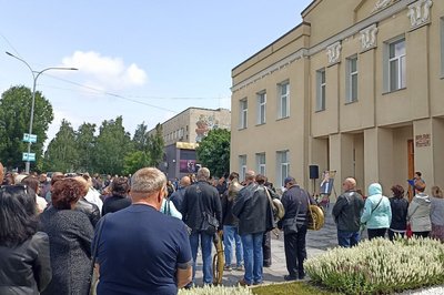 На Житомирщині прощаються із солістом Одеської опери, уродженцем Малина Владиславом Гораєм На Житомирщині прощаються із солістом Одеської опери, уродженцем Малина Владиславом Гораєм