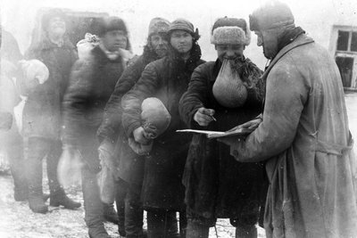 Знає родовід до восьмого коліна. Школяр з Бахмута досліджує історію своїх прадідів, які жили в часи Голодомору Знає родовід до восьмого коліна. Школяр з Бахмута досліджує історію своїх прадідів, які жили в часи Голодомору