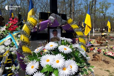"Снаряд не обирає": на Одещині попрощалися із загиблим військовим Максимом Горбаченком