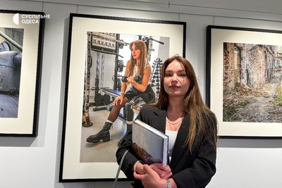 На вокзалі в Одесі відкрили мистецький потяг із фотовиставкою про війну На вокзалі в Одесі відкрили мистецький потяг із фотовиставкою про війну