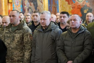 У Національний день молитви в Житомирі військовим та рятувальникам передали 32 ікони У Національний день молитви в Житомирі військовим та рятувальникам передали 32 ікони