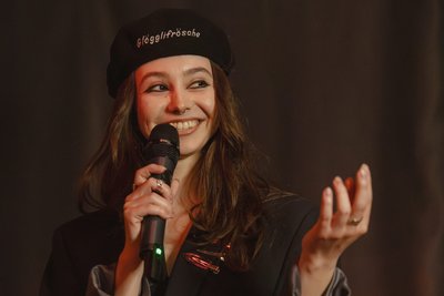 "Слем — це не суто текст": Юлія Яськова про Крим, поезію як перформанс і відповідальність представляти Україну "Слем — це не суто текст": Юлія Яськова про Крим, поезію як перформанс і відповідальність представляти Україну