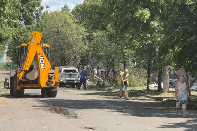 "Вже втретє потрапляємо". Жителі Слов’янська розказали про суботній авіаудар по середмістю "Вже втретє потрапляємо". Жителі Слов’янська розказали про суботній авіаудар по середмістю