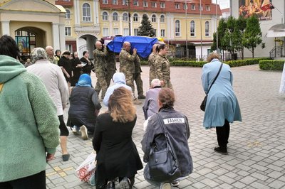 У Луцьку попрощалися з 21-річним солдатом Максимом Базиляном У Луцьку попрощалися з 21-річним солдатом Максимом Базиляном