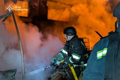 У Шосткинській громаді сталася пожежа на об'єкті інфраструктури через влучання У Шосткинській громаді сталася пожежа на об'єкті інфраструктури через влучання