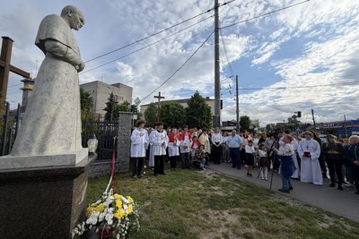 У Житомирі освятили пам’ятник Іоанну Павлу ІІ: монумент відкрили до дня народження понтифіка У Житомирі освятили пам’ятник Іоанну Павлу ІІ: монумент відкрили до дня народження понтифіка
