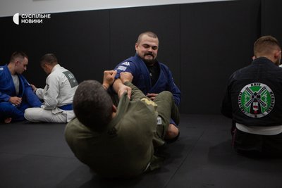 Тренування з джиу-джитсу у клубі реабілітації ветеранів у Києві Тренування з джиу-джитсу у клубі реабілітації ветеранів у Києві
