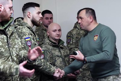 Військовослужбовців 199 центру ДШВ нагородили відзнаками Міноборони і грамотами Військовослужбовців 199 центру ДШВ нагородили відзнаками Міноборони і грамотами