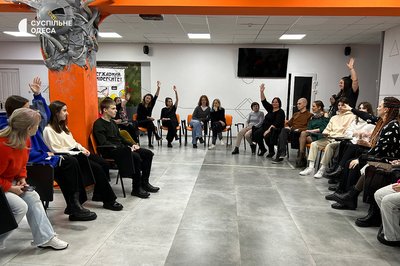 "Розкажи свою історію": як на Одещині працює плейбек-театр "Розкажи свою історію": як на Одещині працює плейбек-театр