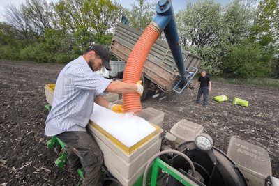 10 аграріїв прикордонної Дергачівської громади на Харківщині цього року вирішили обробляти свої поля 10 аграріїв прикордонної Дергачівської громади на Харківщині цього року вирішили обробляти свої поля